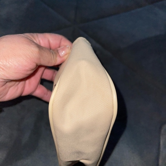 Burberry Preloved pouch excellent condition.. size 6”X 3 1/2” - Picture 3 of 8